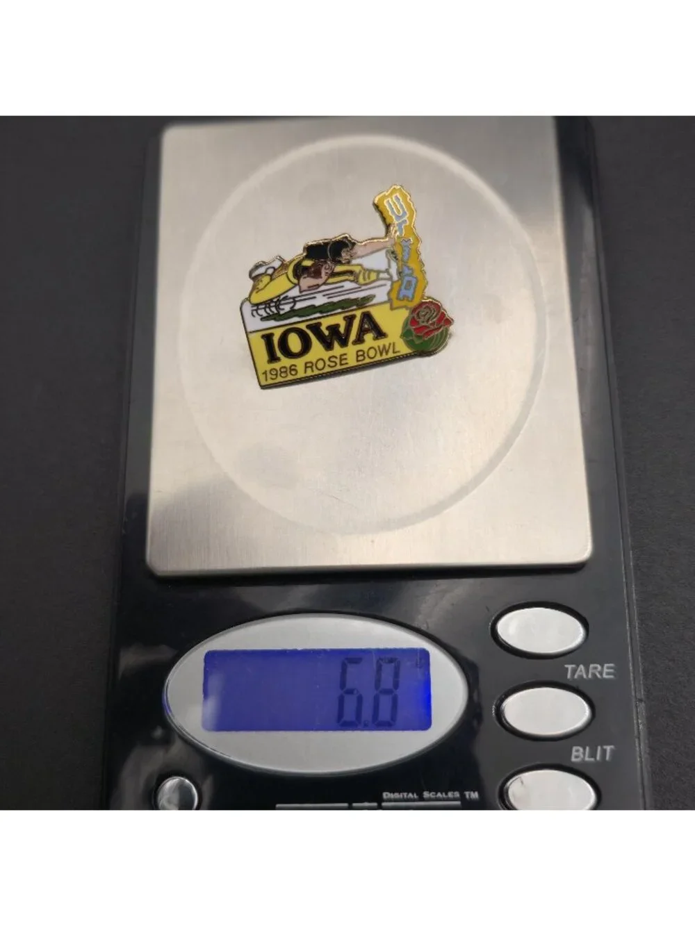 Iowa Hawkeyes 1986 Rose Bowl Vintage Enamel Lapel Pin A8069